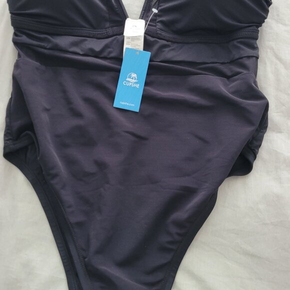 Cupshe one piece swimsuit suit with sheer trim - Picture 4 of 7